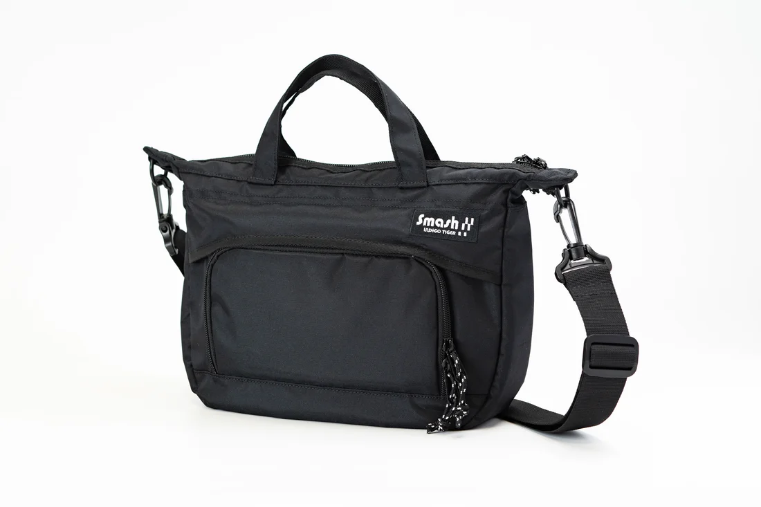 ハンドルとショルダーストラップが付いたSmashbag3 ブラックの実物写真